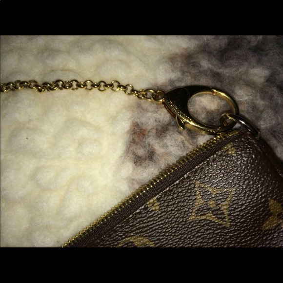 AUTHENTIC LOUIS VUITTON MONOGRAM POCHETTE - Picture 5 of 8